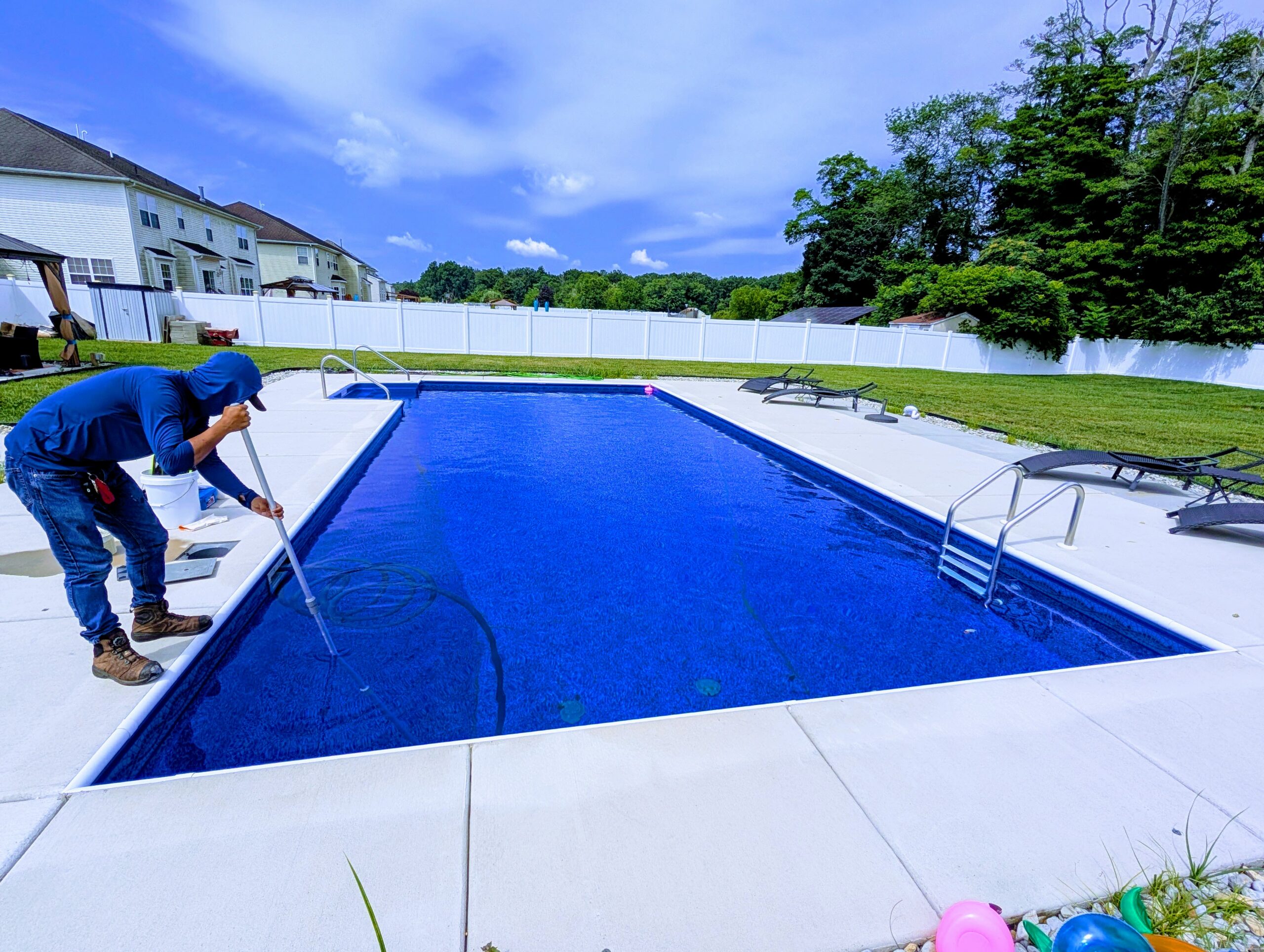 Weekly pool maintenance service